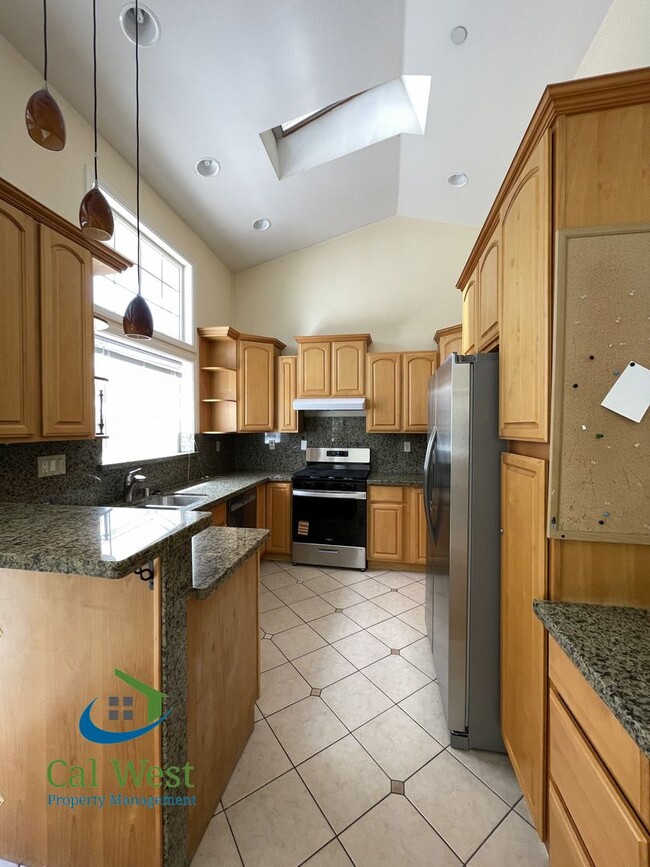 Building Photo - $5300 - Spacious 5 Beds 4 baths with large...