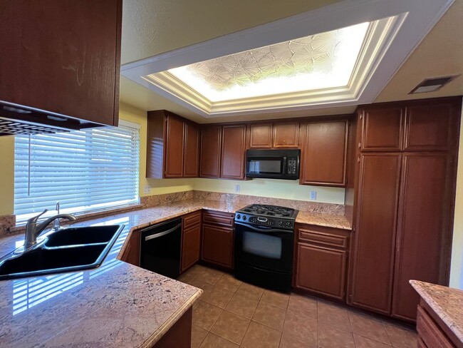 Building Photo - **Beautiful 4 Bdrm 2 Bath Home 5 Minutes t...