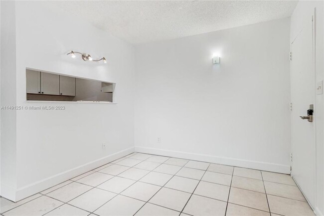 Building Photo - 1 bedroom in Hollywood FL 33023