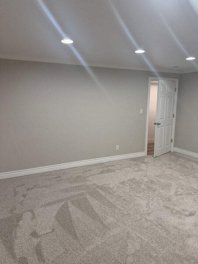 Building Photo - 664 N 960 E