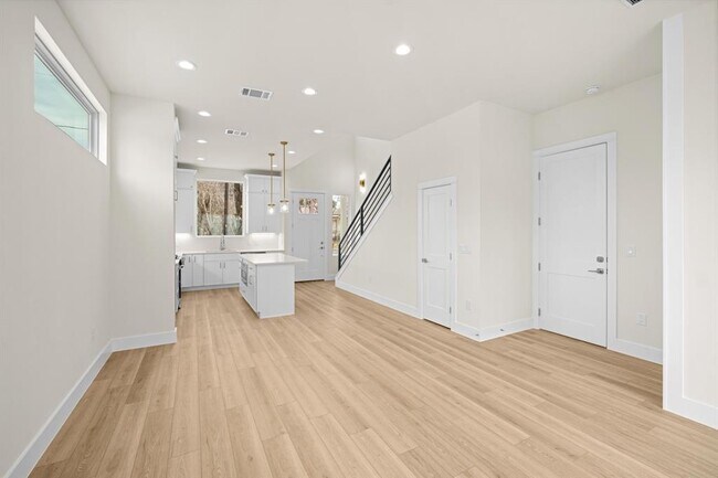 Building Photo - 6107 Richardson Ln