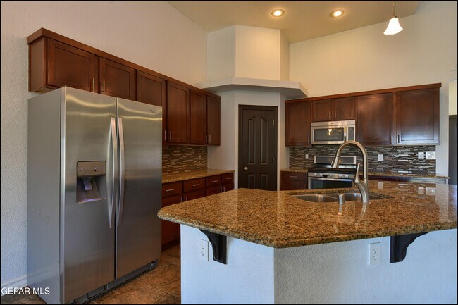 Building Photo - 5649 Valley Maple Dr