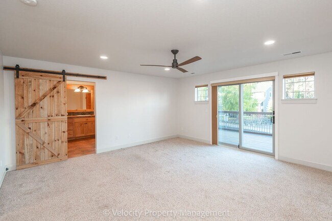 Building Photo - Beautiful NW Bend Home!