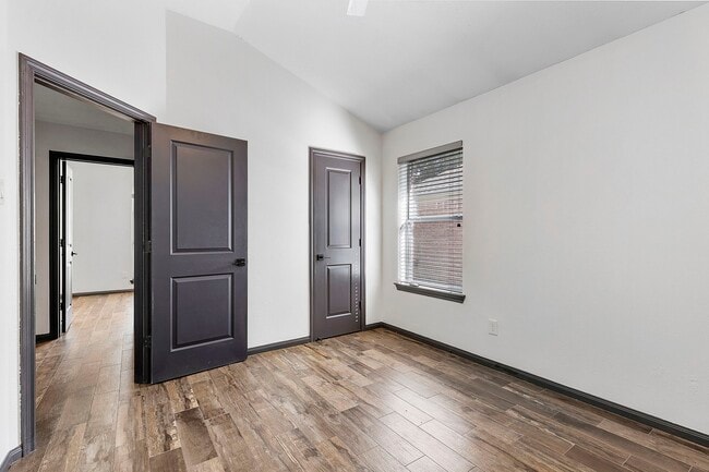 Building Photo - 20815 Whitevine Way