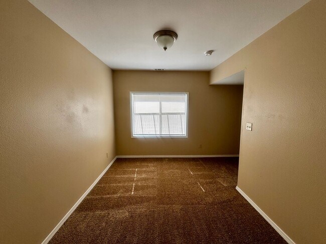 Building Photo - Charming 4 Bedroom close to Patty Jewett Golf Course