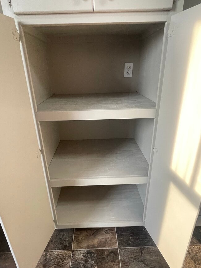 Building Photo - Gadsden Home PLUS 12 x 20 Storage Unit - Alabama