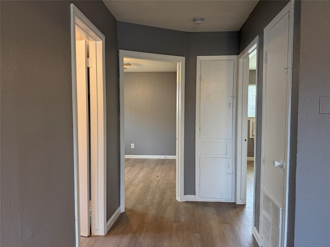 Building Photo - 8010 Roswell St