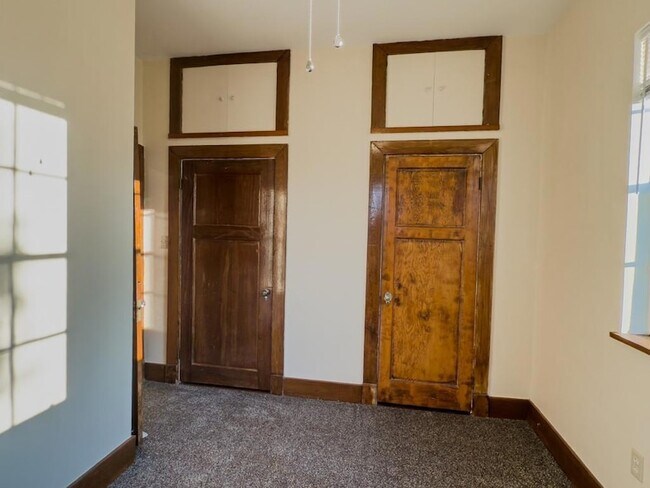 Building Photo - 2229 Napoleon Ave