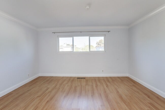 Building Photo - 3 Bed / 2.5 Bath home near Mariners Island...