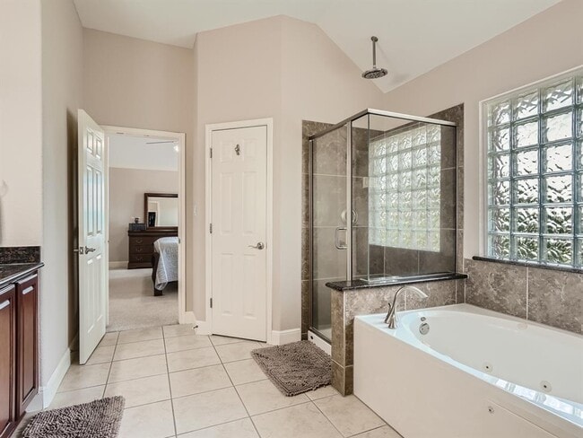 Building Photo - 2601 Sixpence Ln