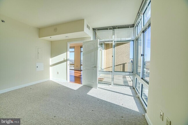 Building Photo - 5750 Bou Ave