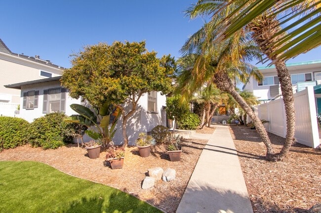 Building Photo - Charming 1 Bed/1 Bath - Just One Block from the Ocean in North Pacific Beach!