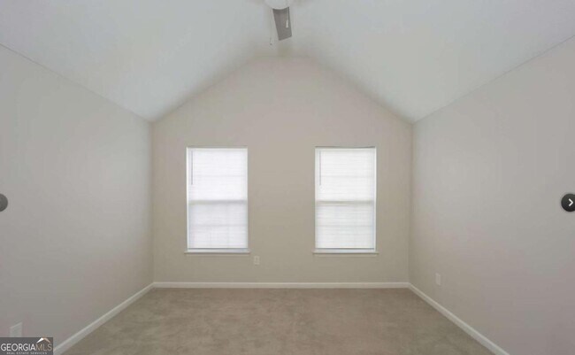 Building Photo - 833 Oakview Trce