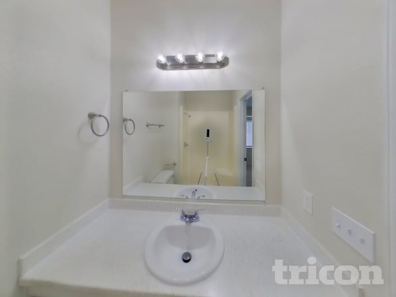 Building Photo - 1504 8th Ave Ct SE