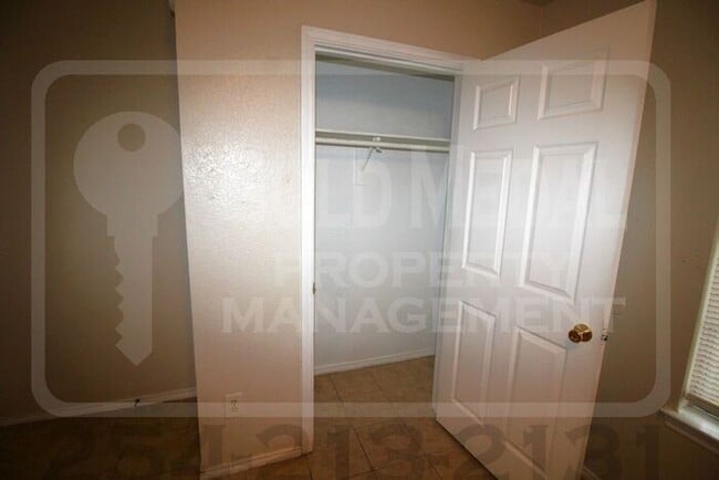 Building Photo - 3402 Hereford Ln