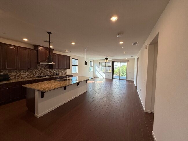 Building Photo - 7428 Bch Pne Wy