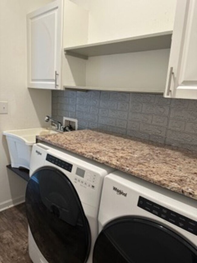 Building Photo - 16119 Florets Dr