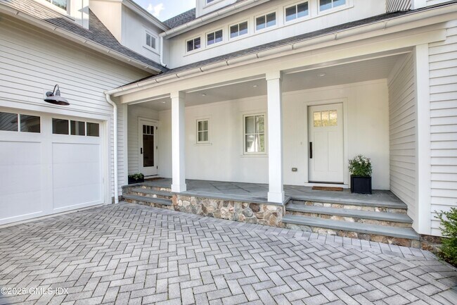 Building Photo - 507 River Rd
