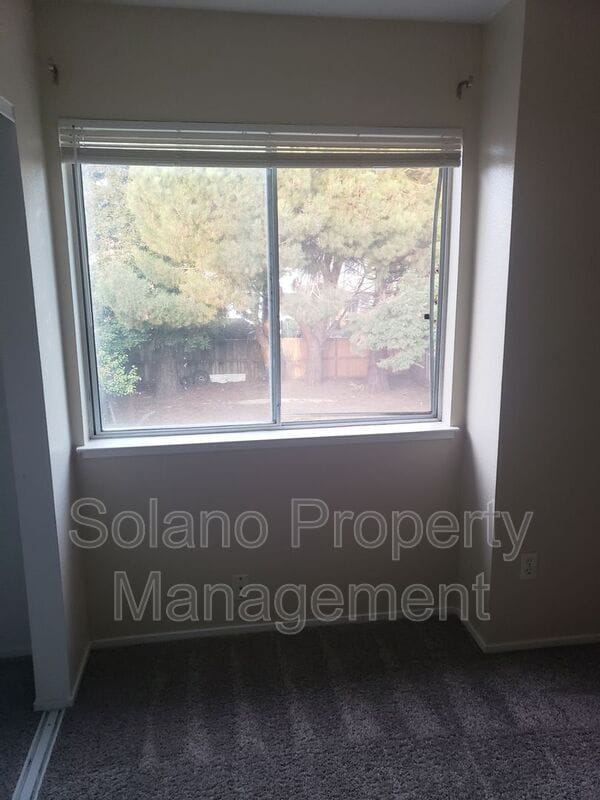 Building Photo - 654 Catalina Cir