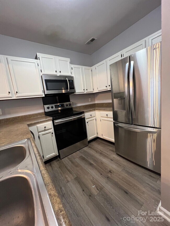 Building Photo - 3218 Selwyn Farms Ln