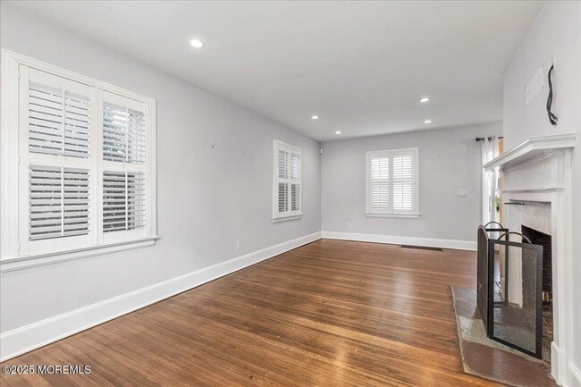 Building Photo - 14 Prospect Ave N