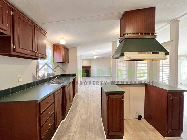 Building Photo - 323 Tabor Dr