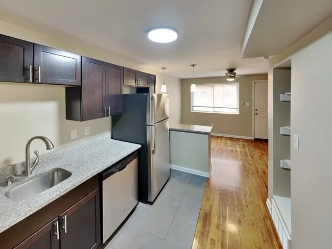 Building Photo - Lantern Square Apartments-B5