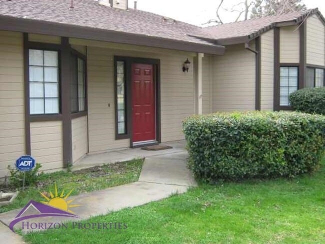 Building Photo - Open 2 Bed 2 Bath Natomas Duplex Unit