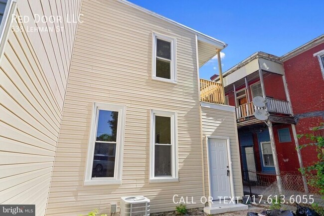 Building Photo - 538 Lehman St
