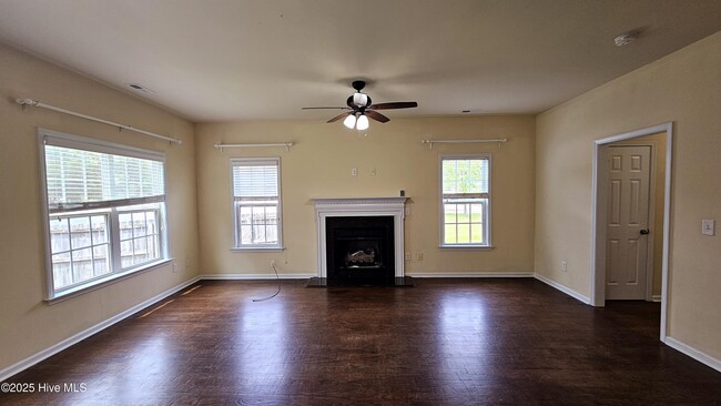 Building Photo - 714 Savannah Dr