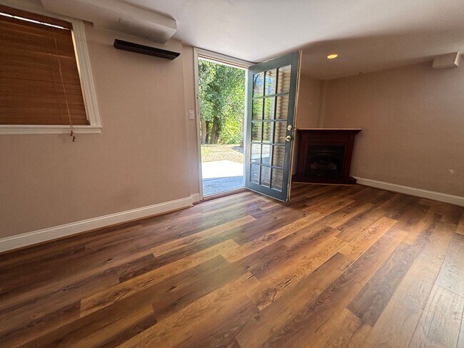 Building Photo - 3479 Overbrook Dr