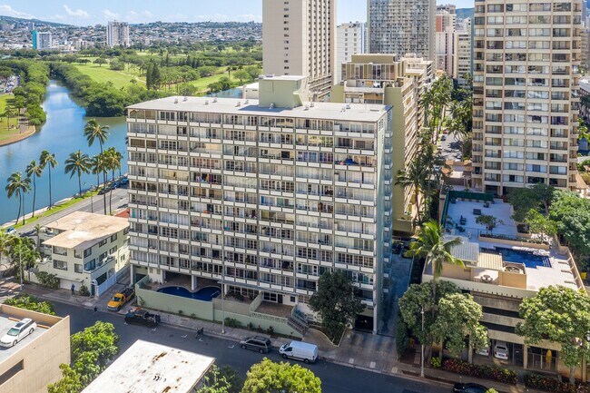 Building Photo - Fully Furnished beautiful Studio- ALL util...