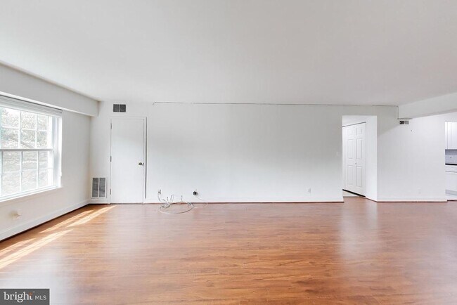 Building Photo - 7661 Provincial Dr