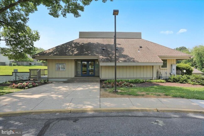 Building Photo - 9793 Hellingly Pl