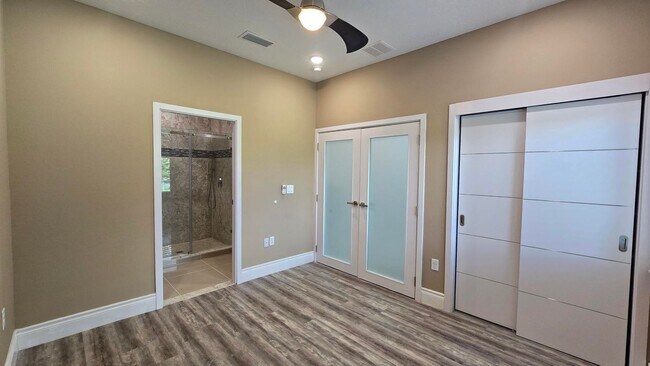 Building Photo - Beautiful and Modern 4 bed 3.5 Bath Townho...