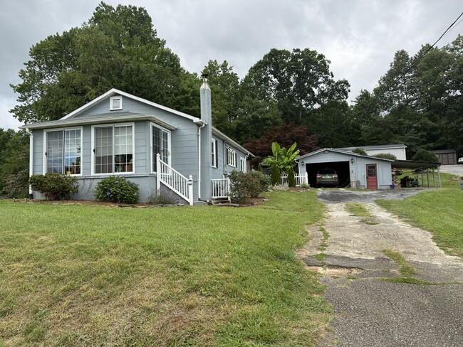 Building Photo - Adorable 2-Bedroom Cottage in Marion!