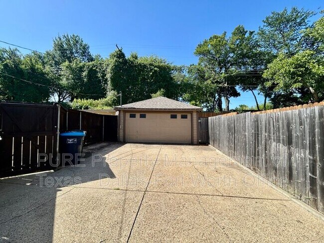 Building Photo - 5721 El Campo Ave