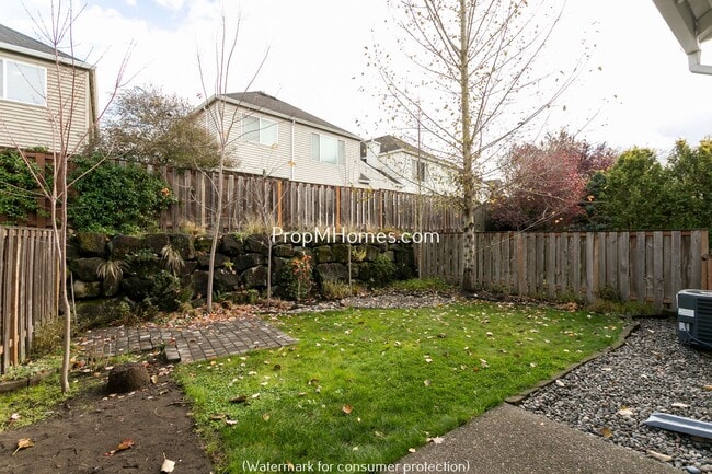 Building Photo - Wonderful Three Bedroom Plus Office In Bea...