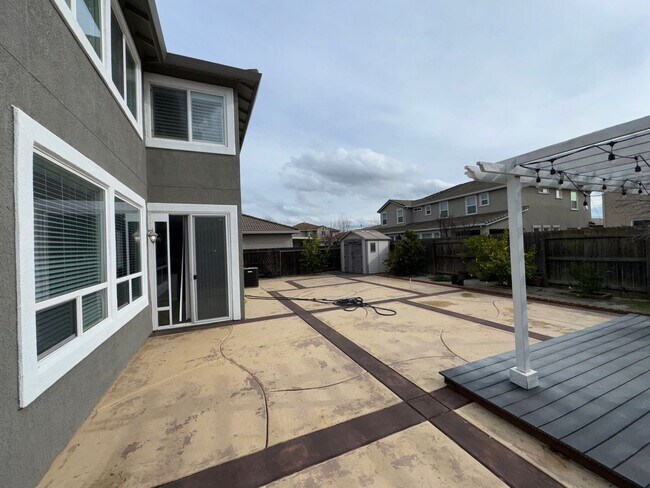Building Photo - Looking for a Great Place to live?
