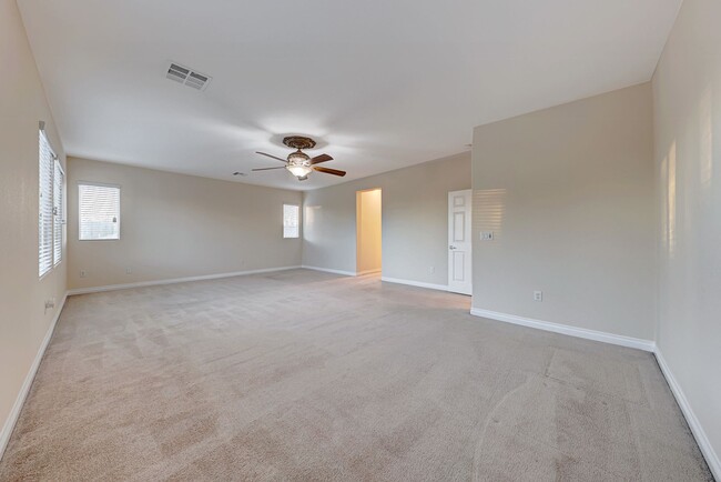 Building Photo - 5 Bedroom Corner Lot Home in Gated Community!