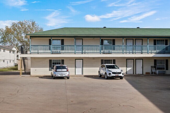 Building Photo - 1820 E Texas St