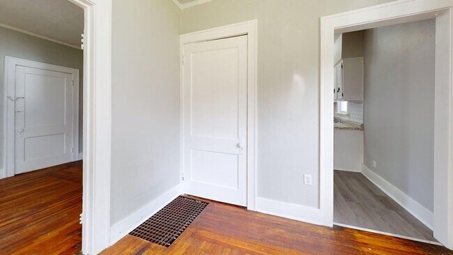 Building Photo - 236 Watson St