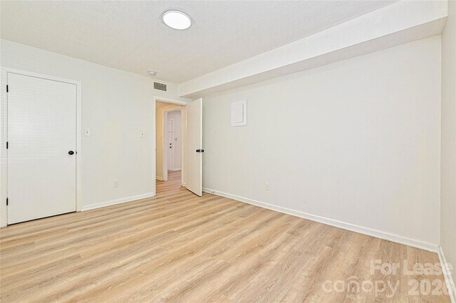 Building Photo - 268 Church St N