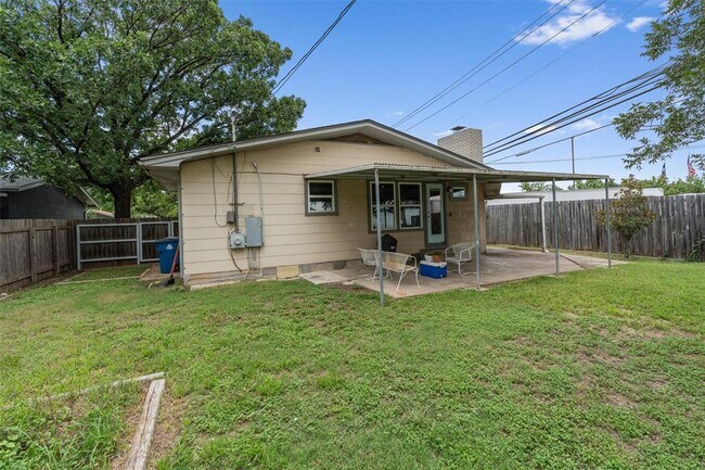Building Photo - 8303 Lazy Ln