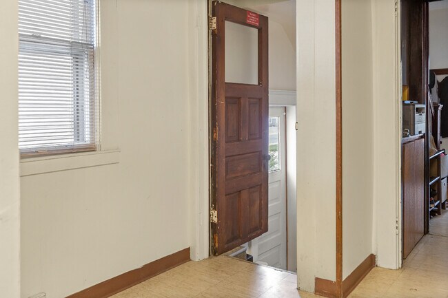 Building Photo - 123 Adams St