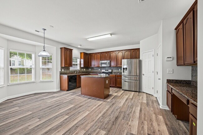 Building Photo - 4 bed/2.5 bath in Matthews - 1st Month's Rent only $1000!