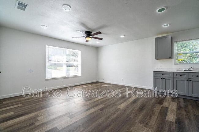 Building Photo - 1829 Mt Pleasant Dr