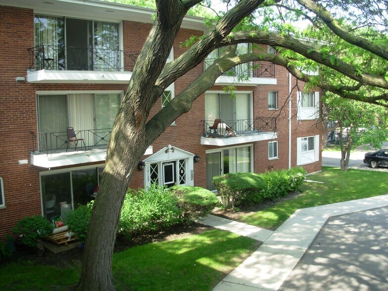 Old Orchard Apartments 10104 Old Orchard Ct Skokie IL 60076