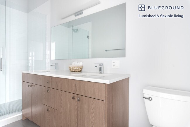 Building Photo - 1536 W Chicago Ave