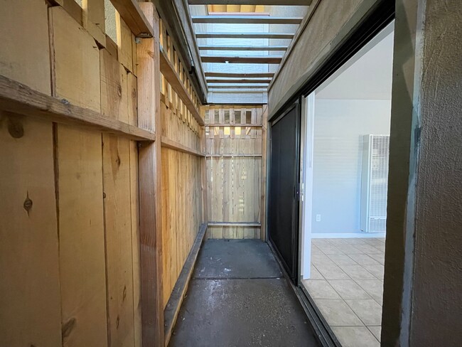 Building Photo - 322 W Park Street